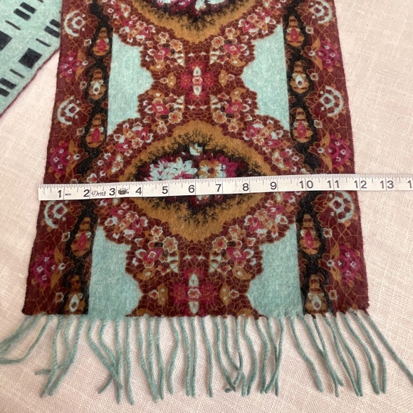 Amicale Cashmere Reversible Fringed Floral Graphic Scarf 12”x68” NWOT - Picture 4 of 8